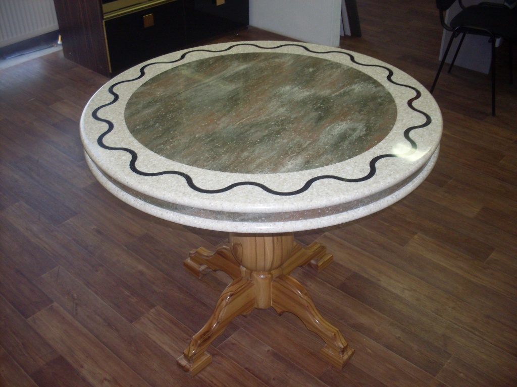 Круглый стол со столешницей под мрамор из искусственного камня Corian Rosemary