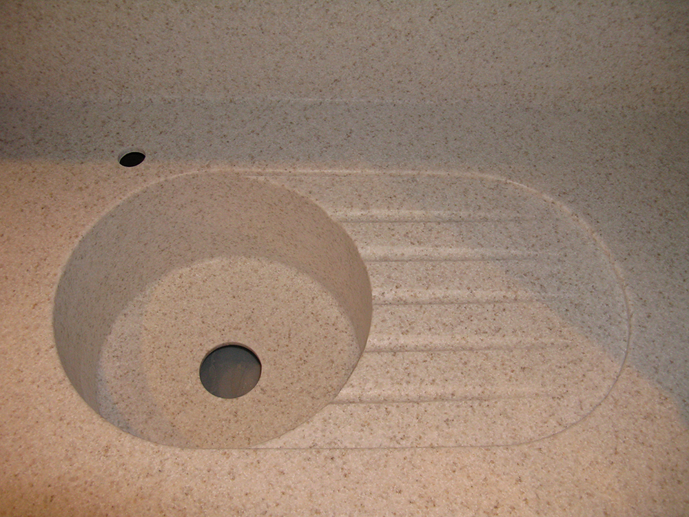 Мойка из искусственного камня-интегрированная круглая с крылом и проточками для стока воды
